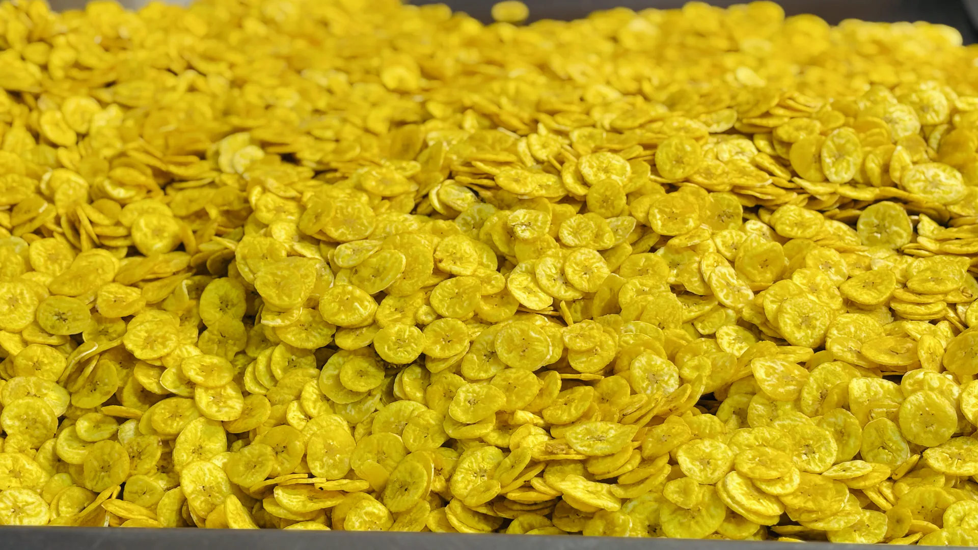 Freshly prepared banana chips